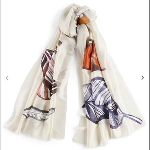 Silk scarf in leaf print